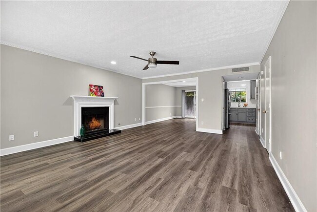 Photo - 679 Anderson Walk