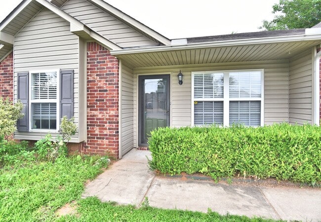 Photo - Adorable and move-in ready!