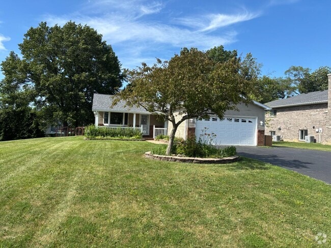 Building Photo - 1886 Loganberry Ln Rental