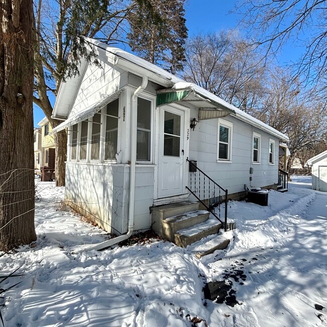 Photo - 329 Fenton St