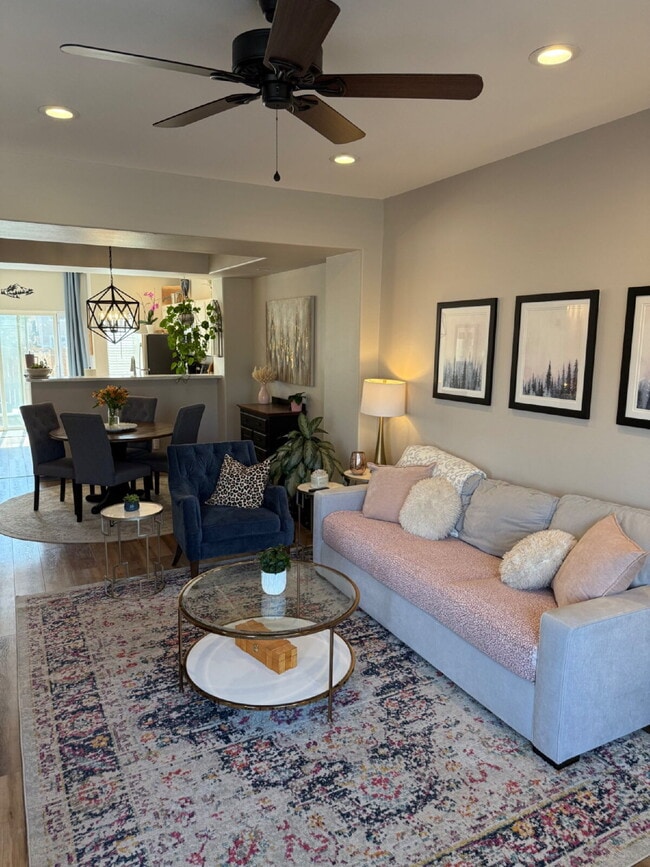 Photo - "Charming 2-Bed Townhouse in Littleton: Spacious 1,256 Sq Ft with 2 Full Baths & 1 Half Bath!" Unidad #D
