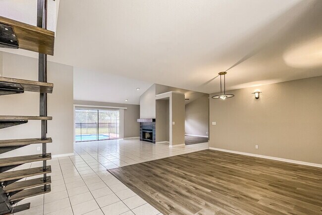 Photo - 3334 Brian Rd N