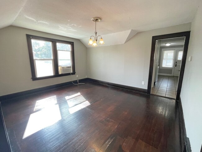 Photo - 603 Mill St
