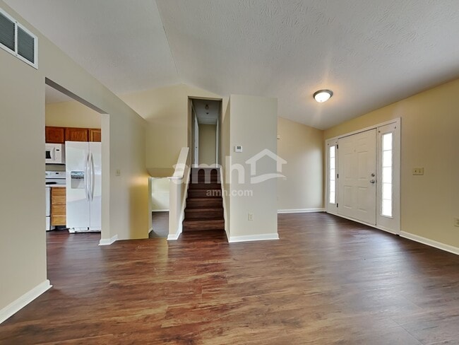 Photo - 1234 Nottingham Rd