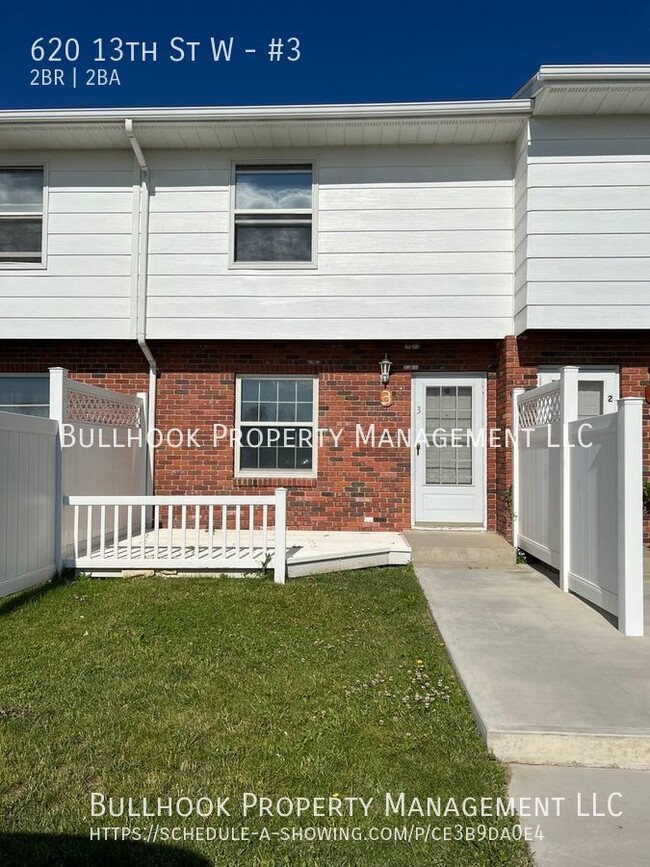 2 bed 1-1/2 bath townhouse, new paint, flo... - 2 bed 1-1/2 bath townhouse, new paint, flo... Unit #3