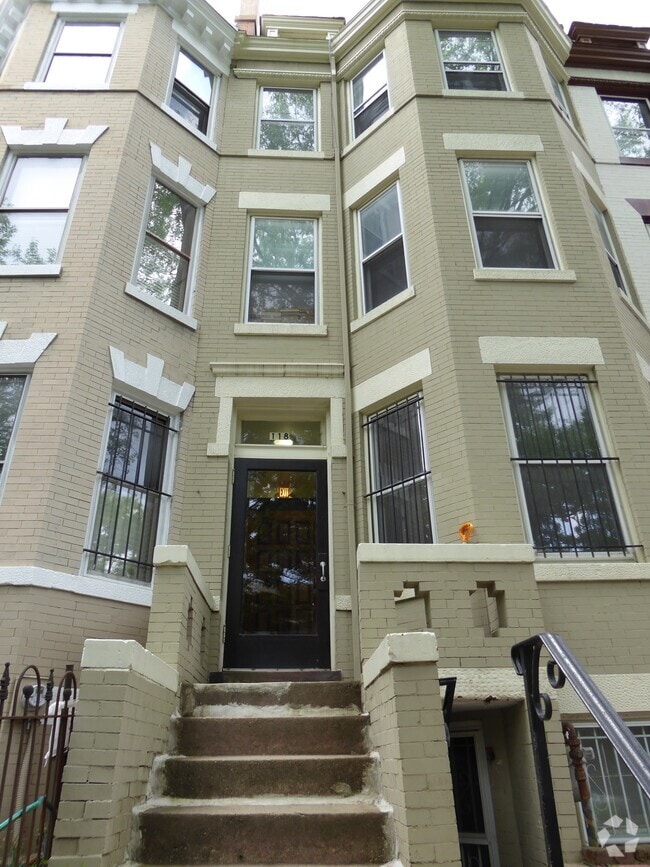 Building Photo - 118 3rd St NE Unit 2 Rental