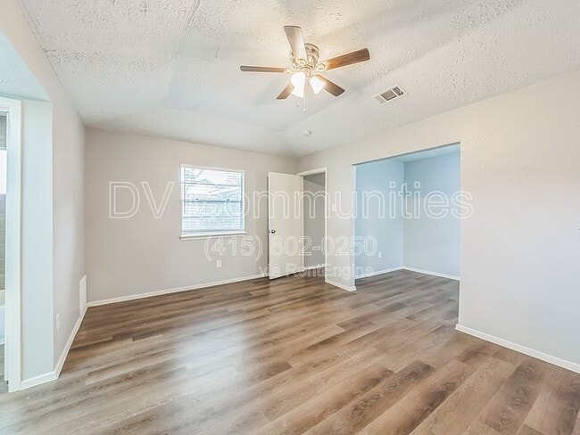 Photo - 11823 Bee Ln