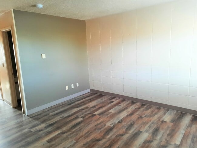 1-bed unit, living room