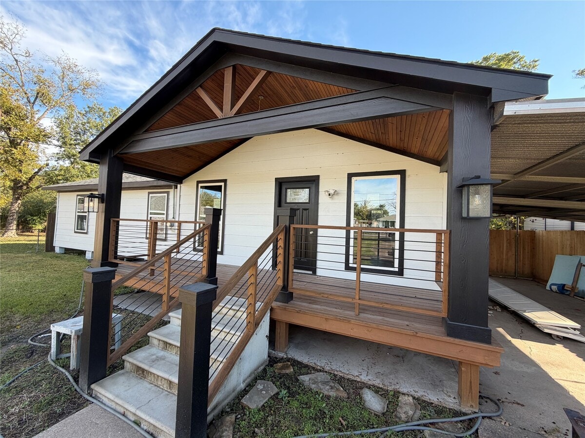 Photo - 8922 Allwood St