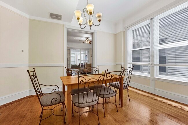 Photo - 2522 N Burling St