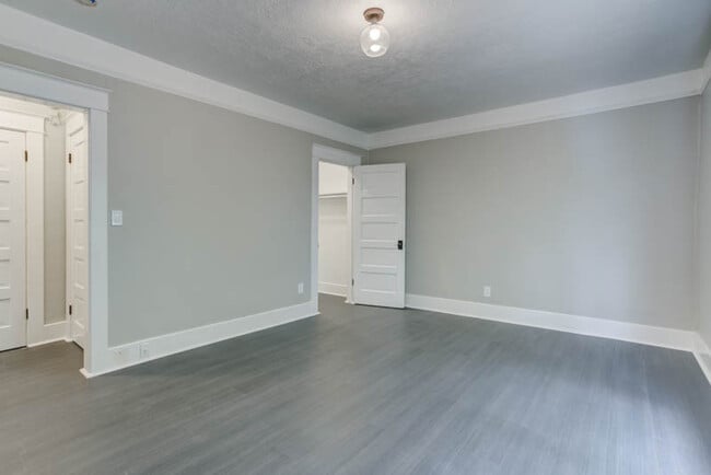 Building Photo - St. Johns Gorgeous Renovated Top Floor Studio w/ 1 MONTH FREE! Unit 09