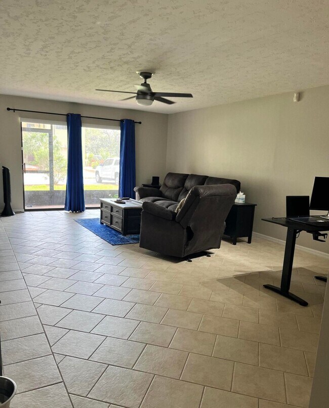 Photo - 441 N Harbor City Blvd Unidad A13