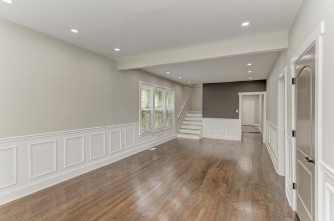 Photo - 9319 S Clyde Ave