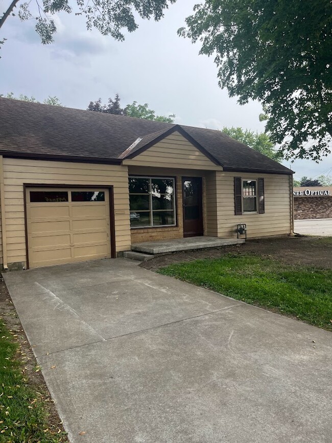 Front of House - 911 Tiffin Ave House