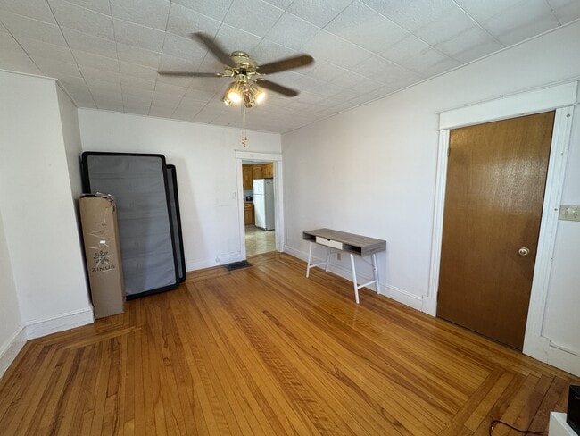 Photo - 42 Enterprise St Unit Room 3