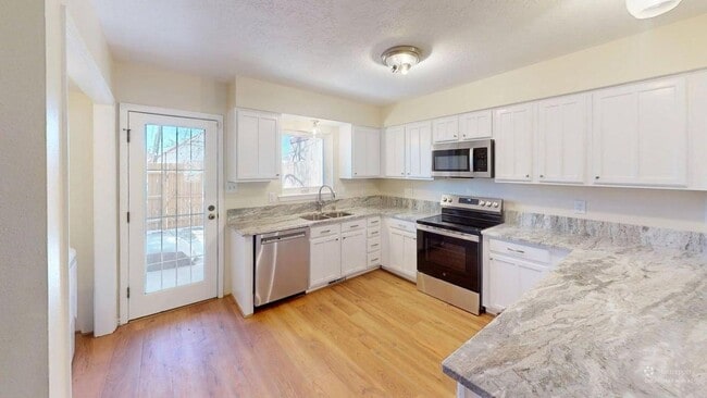 Photo - Large Centrally located townhome