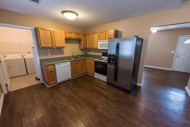 Photo - 1900 Lee Rd 61