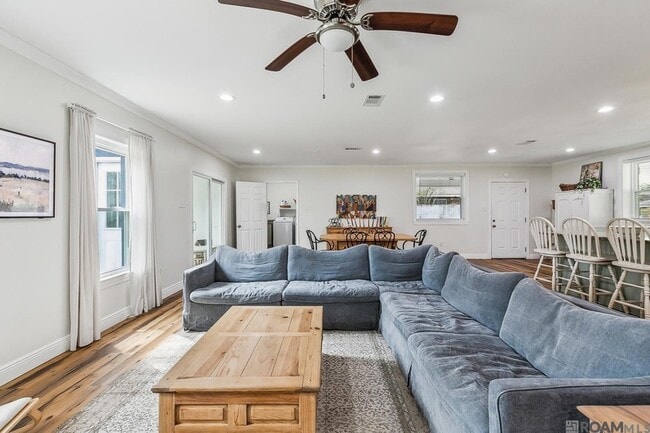 Photo - 9152 Woodbine St