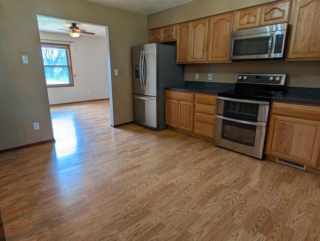 Photo - 204 Hickory Dr