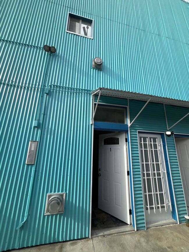 Photo - 915 Broadway St Unit 01