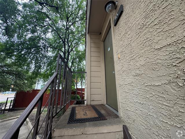 Building Photo - 4777 Cedar Springs Rd Unit 4A4 Rental