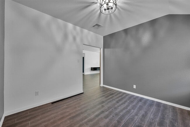 Photo - 16034 Dehay Ln