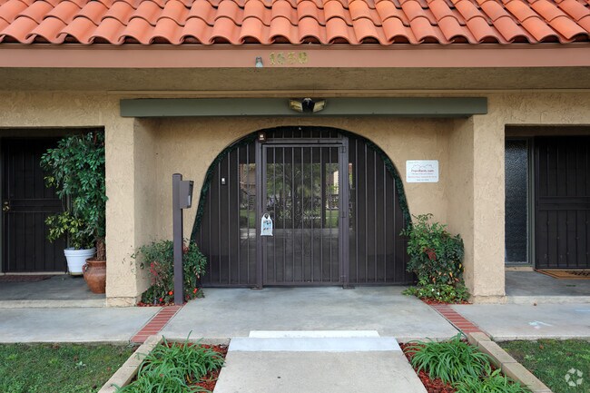 Photo - Las Verandes Apartments