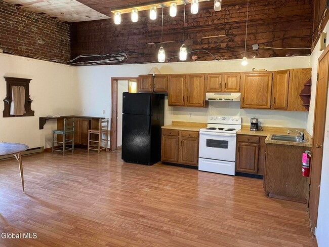 Photo - 152 Main St Unit 1