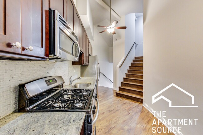 Photo - 1806 N Sheffield Ave Unit R