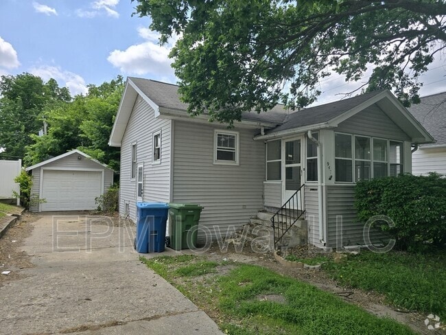 Building Photo - 947 Newton St Rental