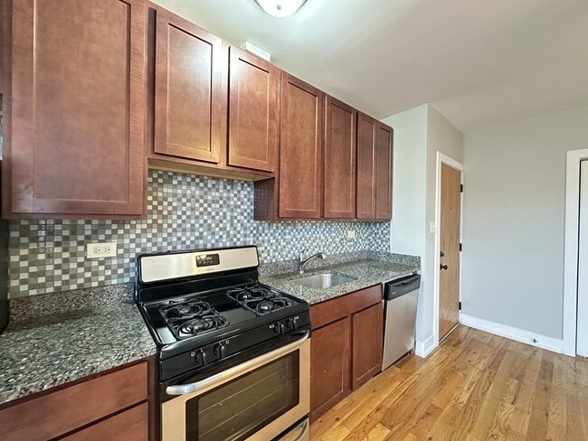 Photo - 843 W Diversey Pky Unit P