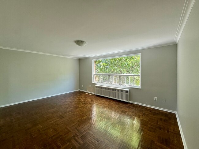 Building Photo - 1299 Bayview Av Unit 18