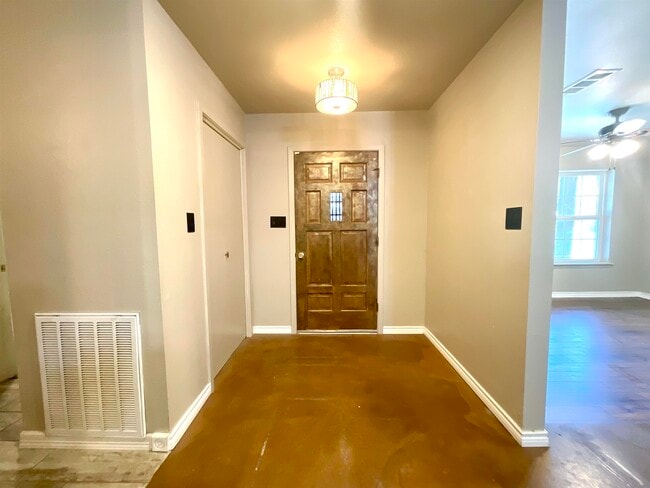 Photo - 5303 Shady Oak Cir