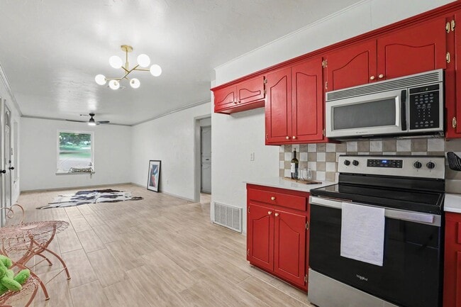Adorable in Central Edmond - Adorable in Central Edmond