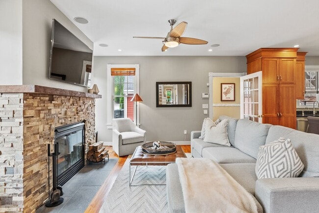 Photo - Spacious Kent Home | 6 Bed | 4 Bath | 4,000 Sf | Front Porch + Backyard | Detached 4-Car Garage