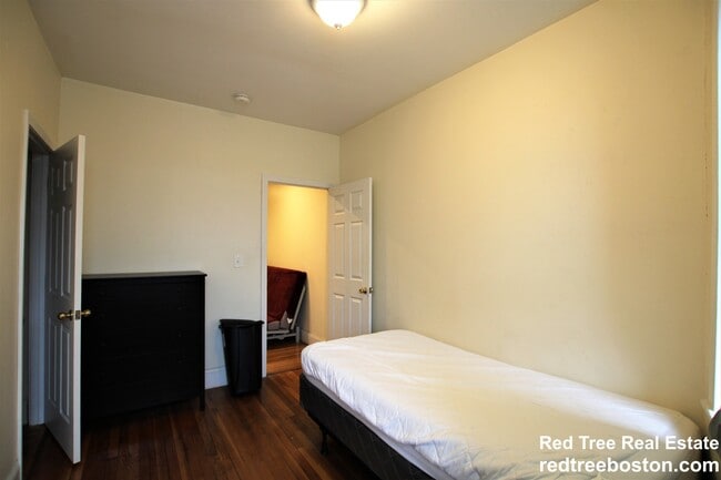 Photo - 1868 Commonwealth Ave Unidad 5