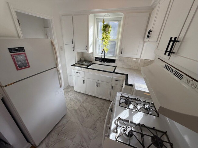 Photo - 774 Gardendale St