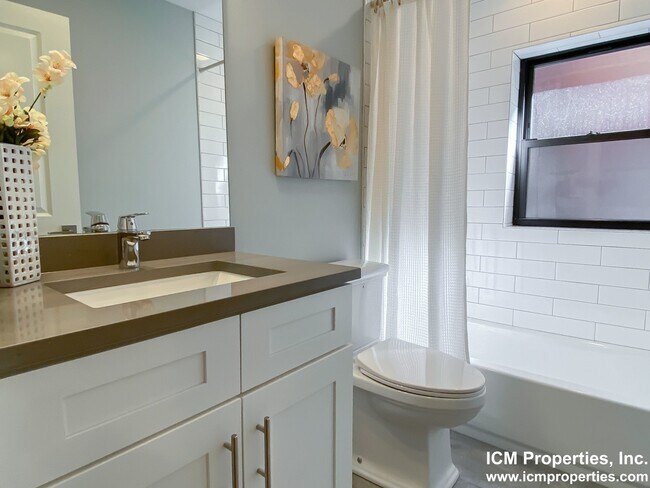 Photo - 2121 N Sedgwick St Unit 3