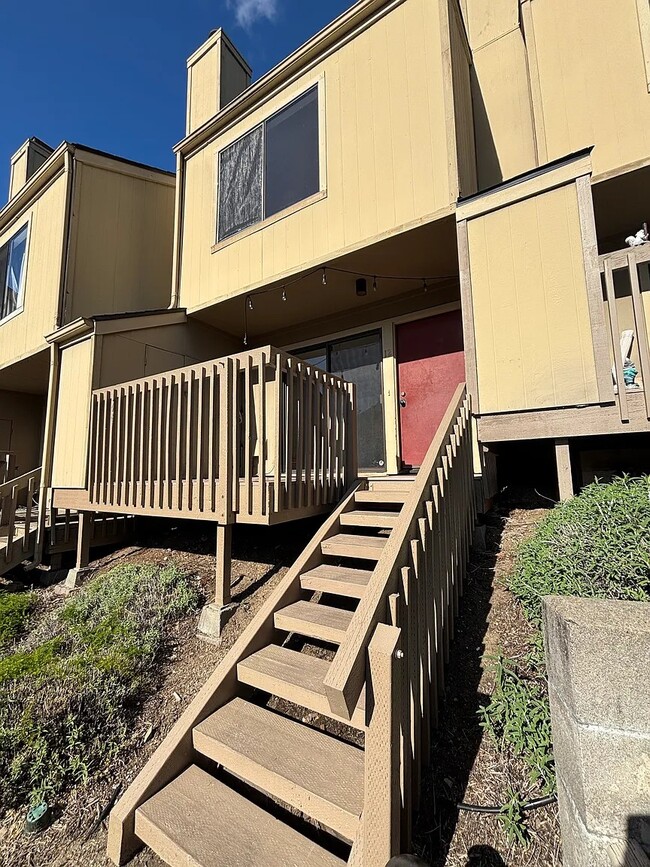 Building Photo - 750 Chorro St