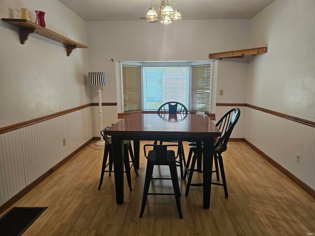 Photo - 405 E 15th St