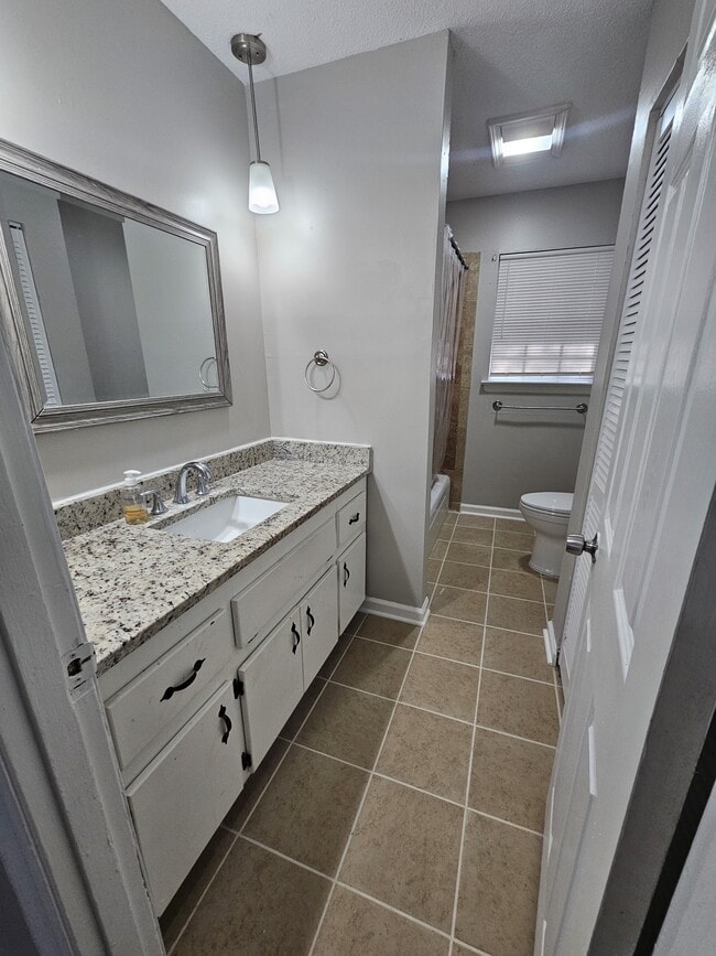 Photo - 1108 Thomas Ln