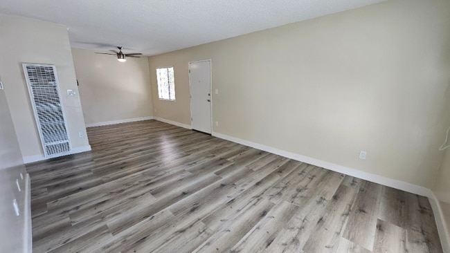 Photo - 815 N Benton Way Unidad 1