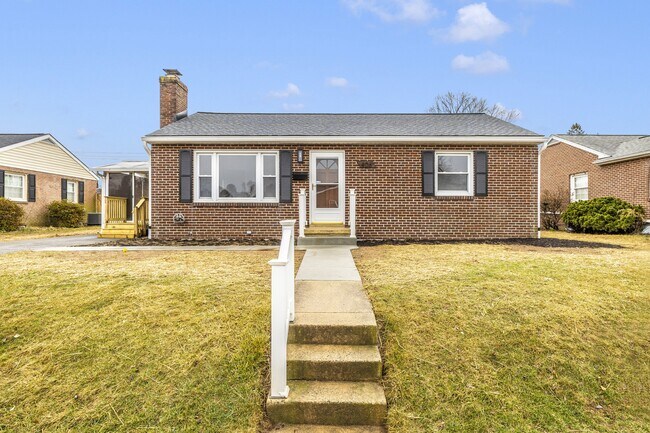 Photo - 406 E 9th St