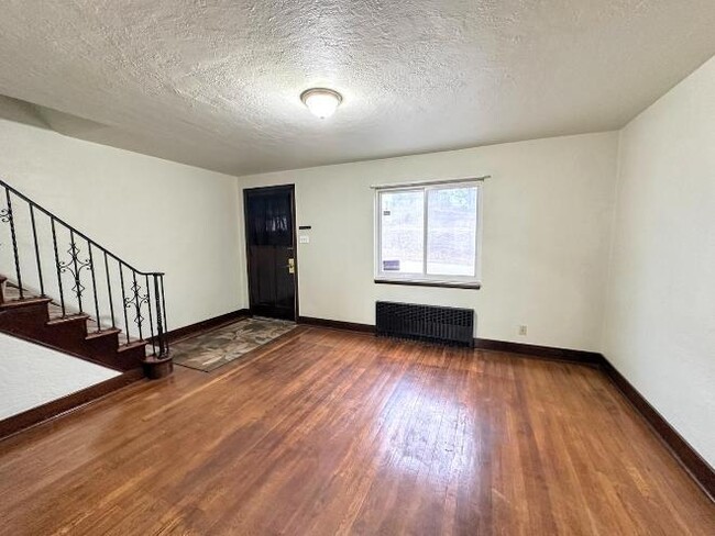 Photo - 246 E Meyers St