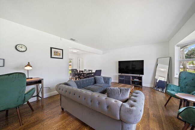 1342 Essex Dr