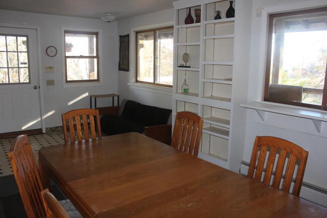 Photo - 1574 Coddington Rd