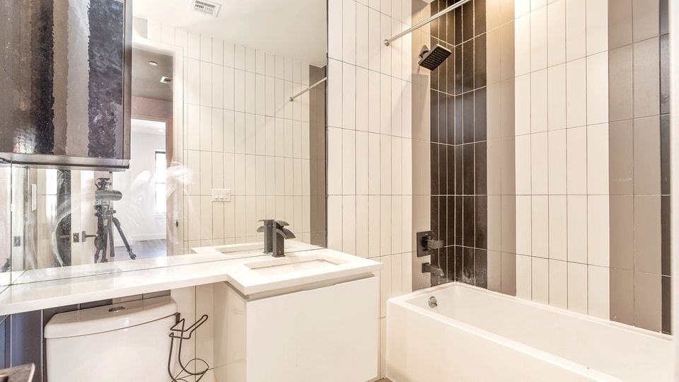 Photo - 854 Greene Ave Unidad 4A