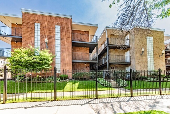 Building Photo - 4547 N Dover St