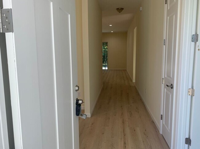 Photo - 5871 Collins Rd