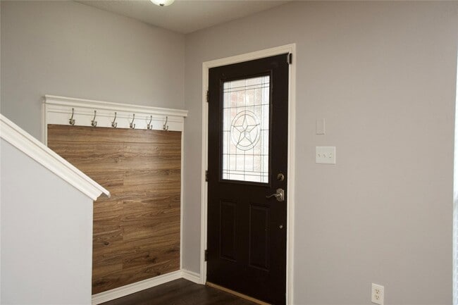 Photo - 2419 Fox Water Dr